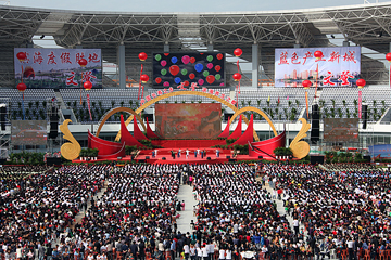 艺术家慰问演出(山东省文登体育公园体育场)